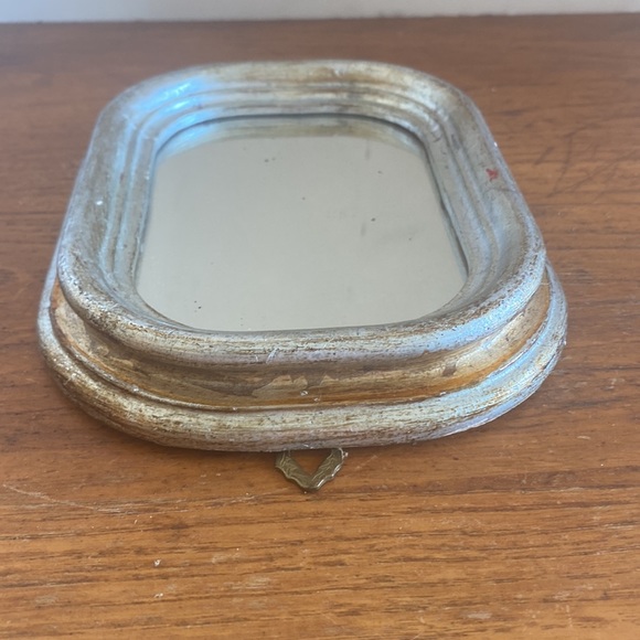 Vintage made in Italy oval antique finish wooden decorative 7” x 5 1/2” mirror - Picture 3 of 10